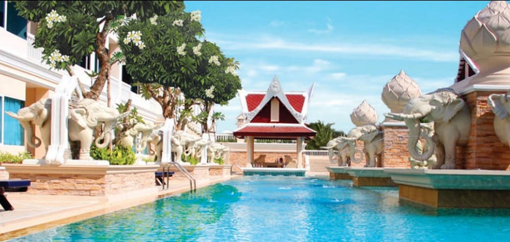 Grand Pacific Sovereign Resort and Spa 60/68