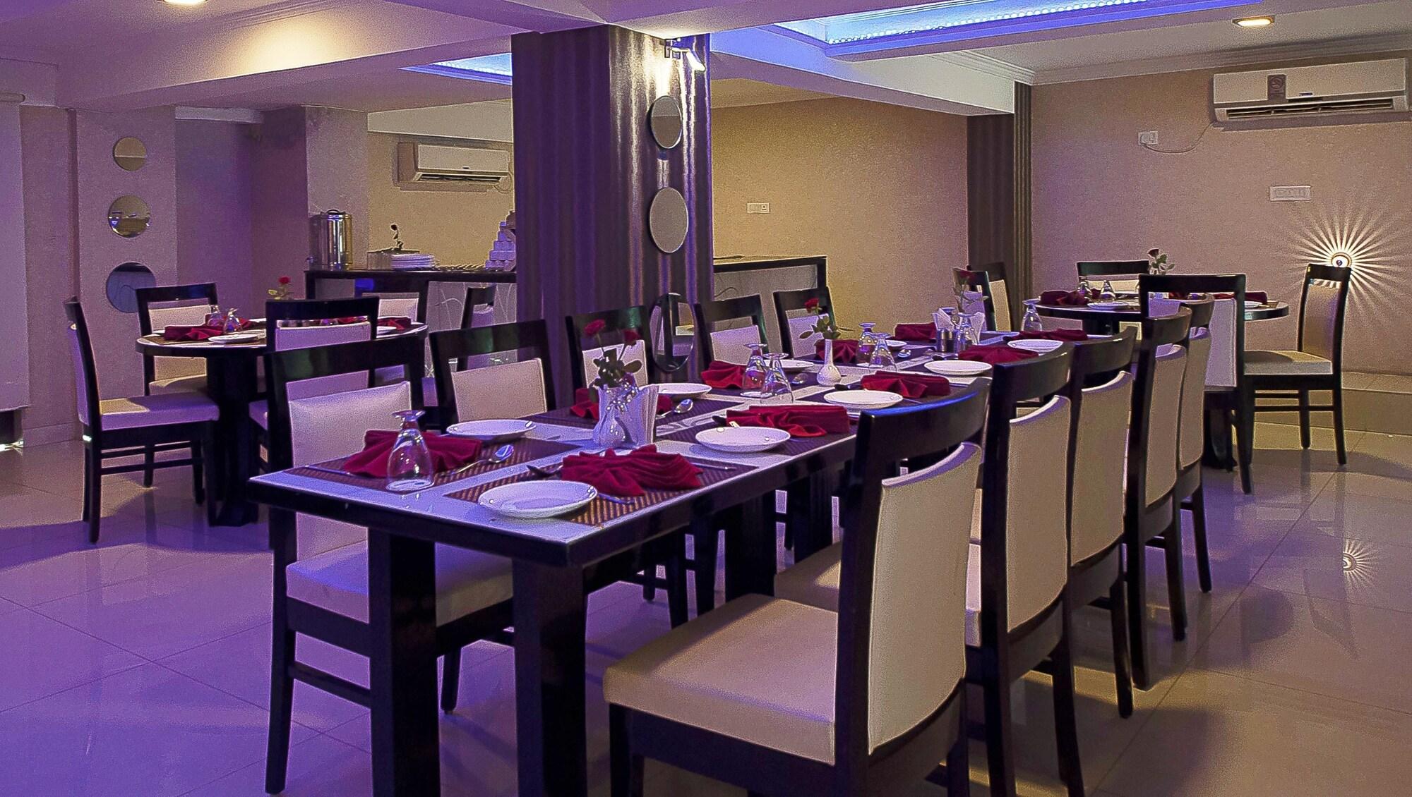 Hotel Pitrashish Premium 38/42