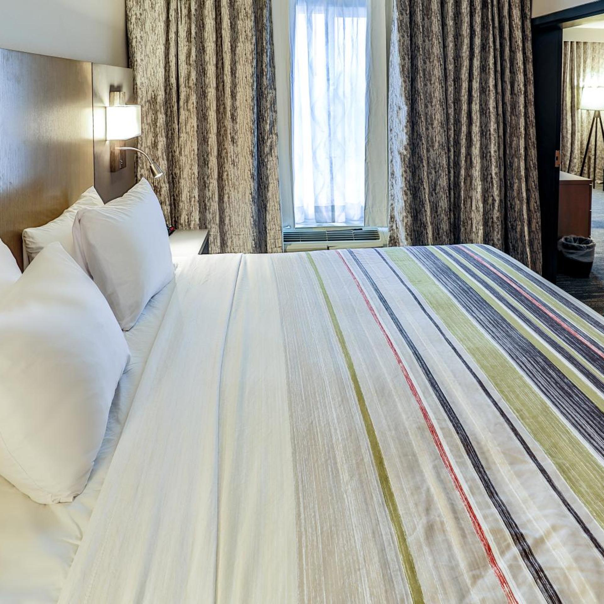 جناح بسرير كينج مع أريكة، Country Inn & Suites By Radisson Nashville Airport TN 4/9