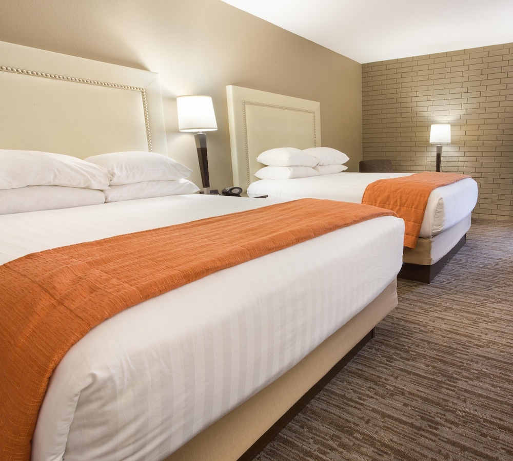 Drury Inn and Suites Greensboro 2/38