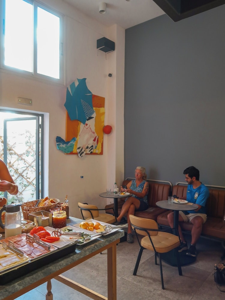 Athens Backpackers 24/44