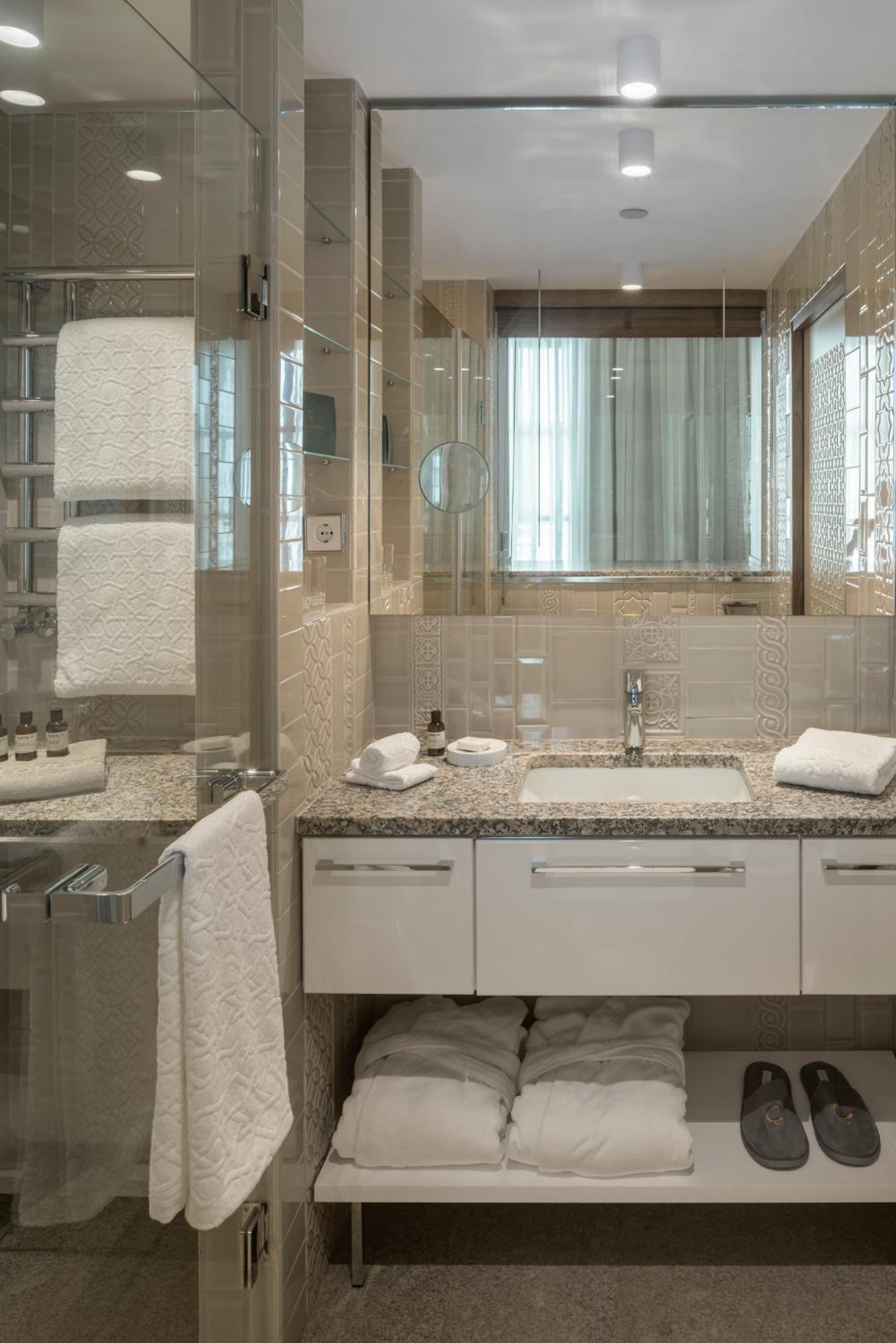 Signature, Double Bed, Lateral Side Sea View، El Llorenc Parc De La Mar - Adults Only 6/6