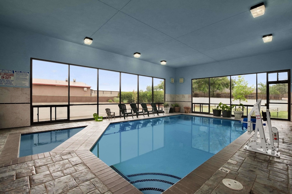 Days Inn By Wyndham Childress 5/21