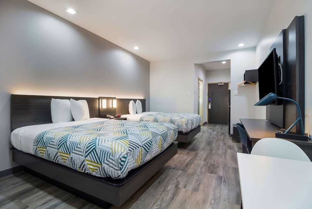 Standard, 2 Queen Beds, Kitchenette