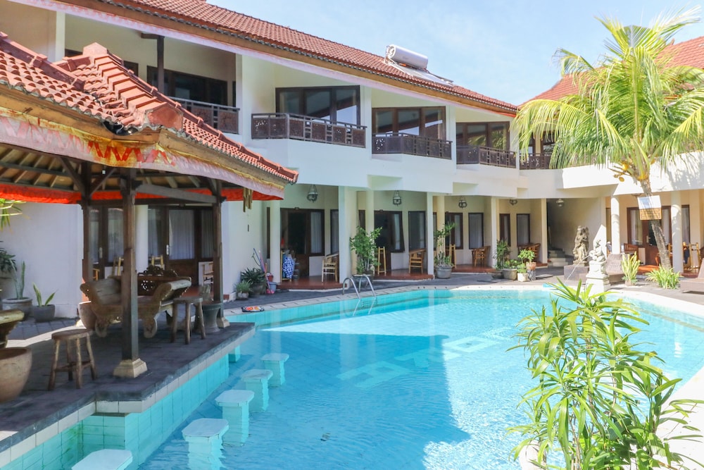 The Flora Kuta Bali 4/62