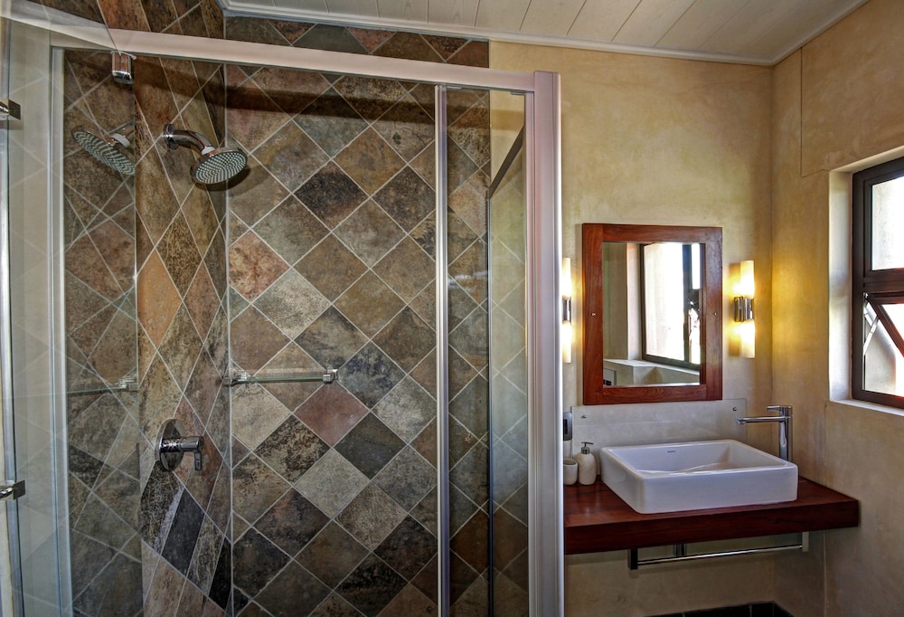 Hartmann Suites 14/15