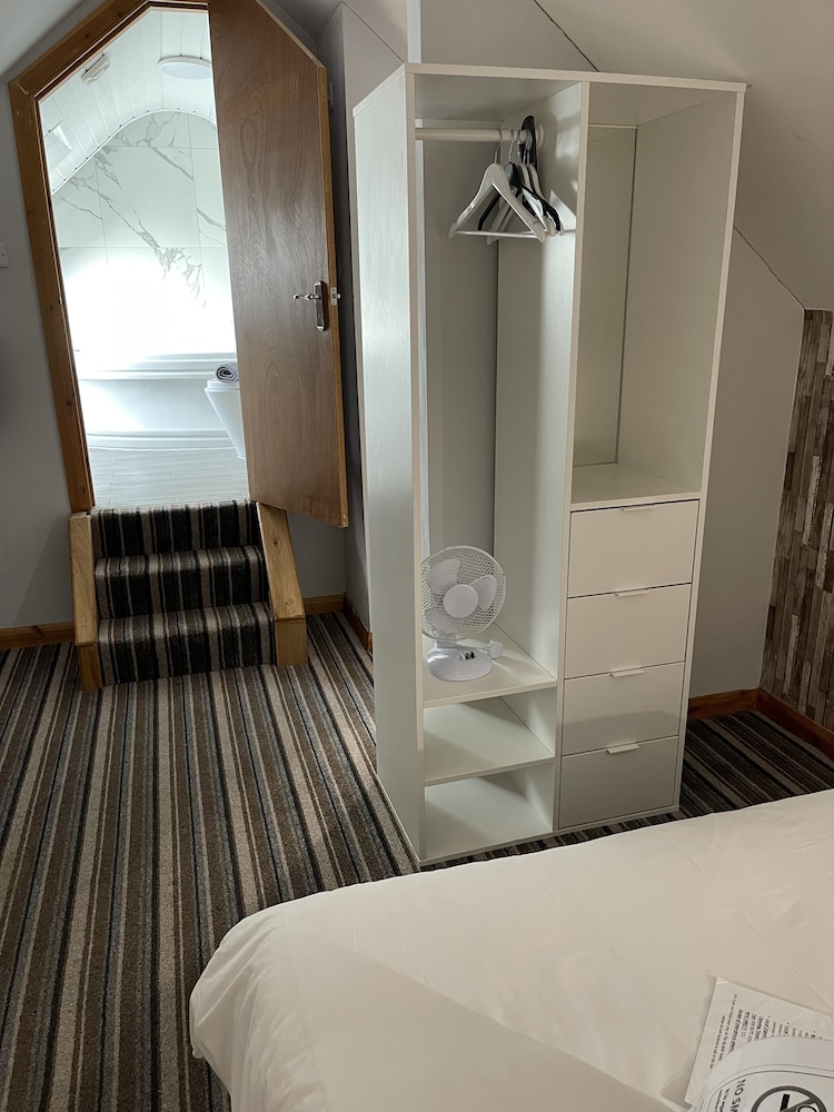 Six Bells Hotels 24/47