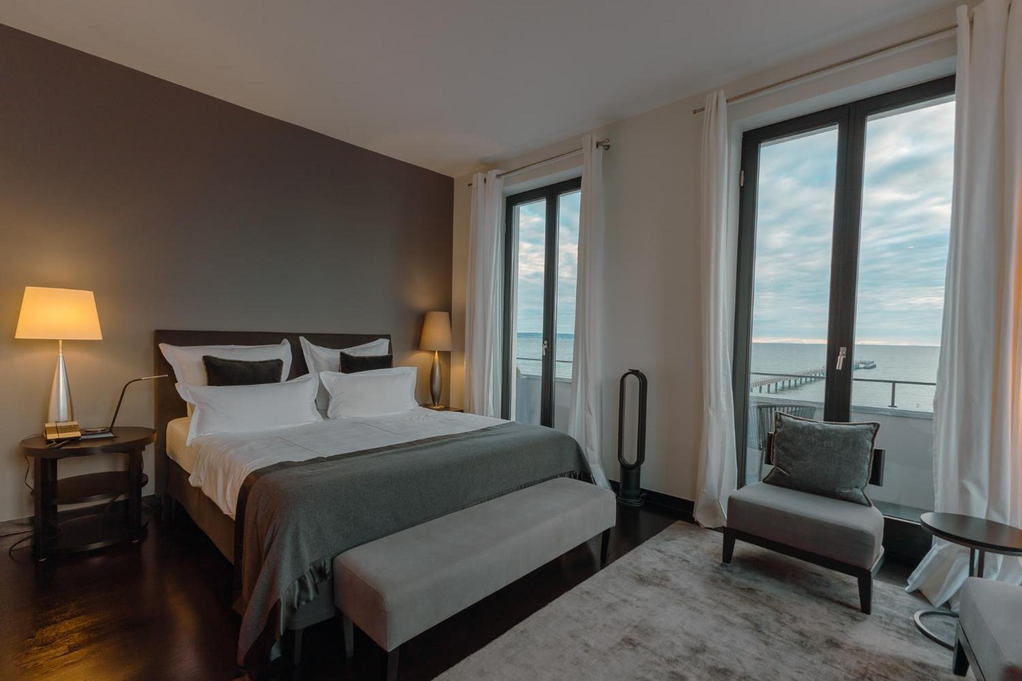 Sea, Premier, King Bed
