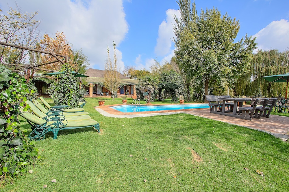 Airport Game Lodge 73/81