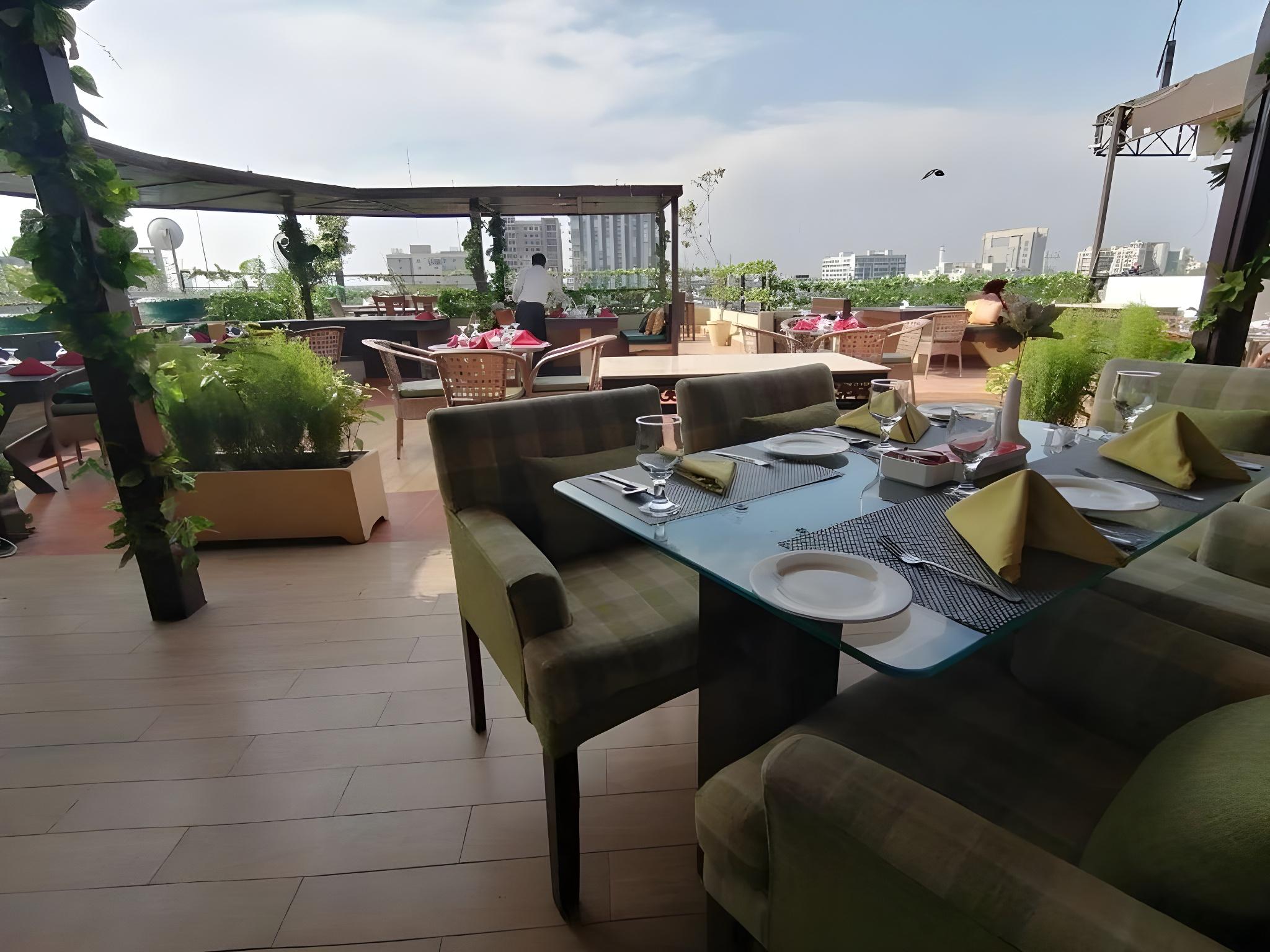 Maisonette Hotels Resorts Lahore 15/28