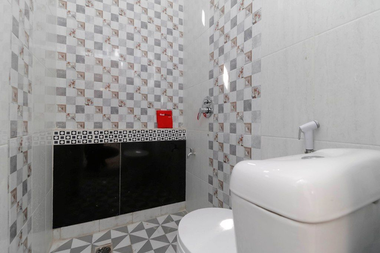 Reddoorz Plus Near Rs Royal Prima 17/17