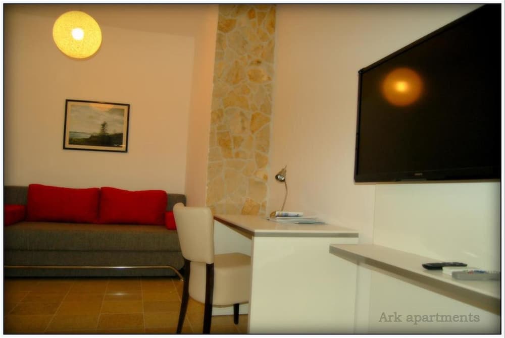 Ark Beach Hotel 20/50