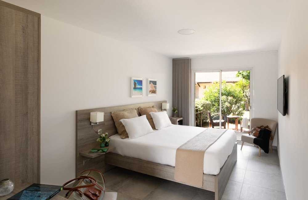 Marina Di Lava Hotel 26/60