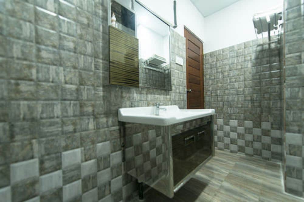 Metro City Hotel 20/20