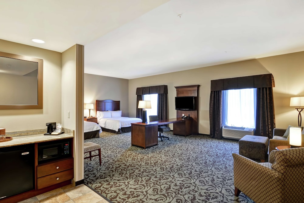 Hampton Inn and Suites New Hartford 47/64