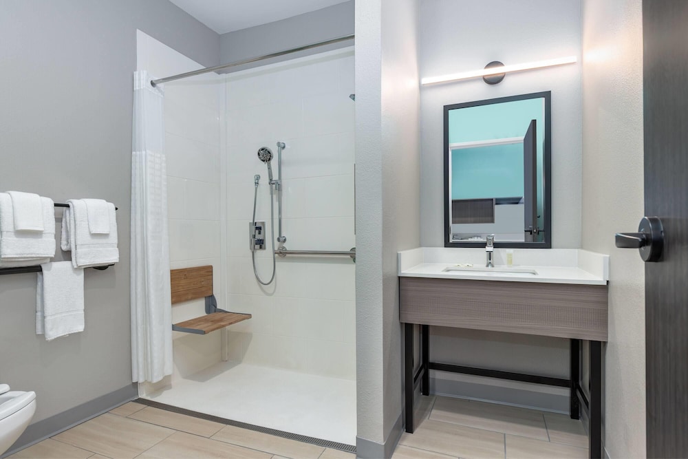ECHO Suites Extended Stay by Wyndham Dallas Plano/Richardson 53/62