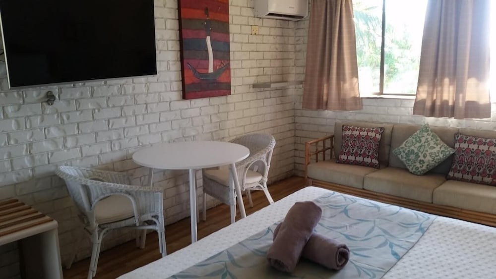 Holland Park Motel 24/33