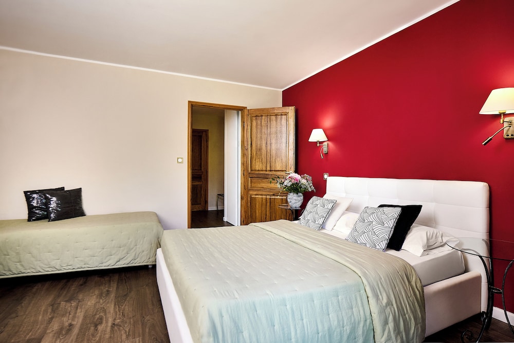 Room, Triple, 1 Queen and 1 Single Bed