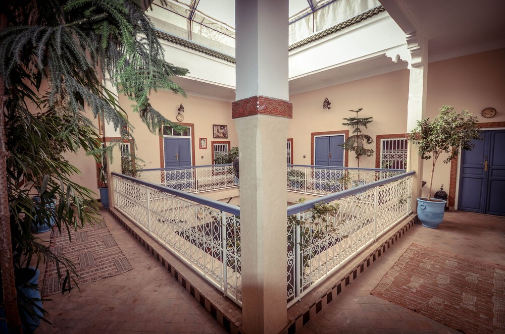 Riad Azalia 5/63