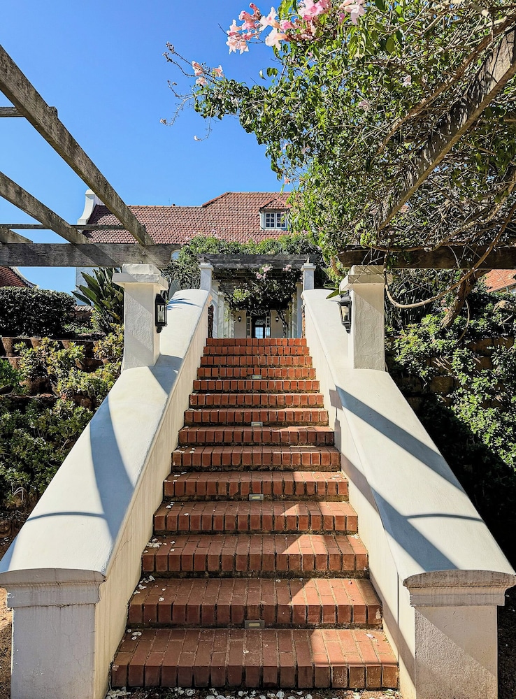 Botha House 1/45