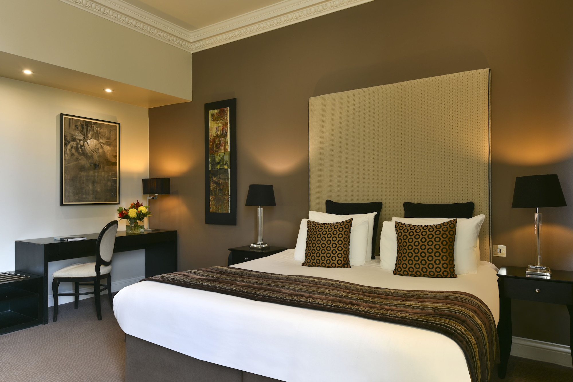 CLASSIC, DELUXE, QUEEN BED