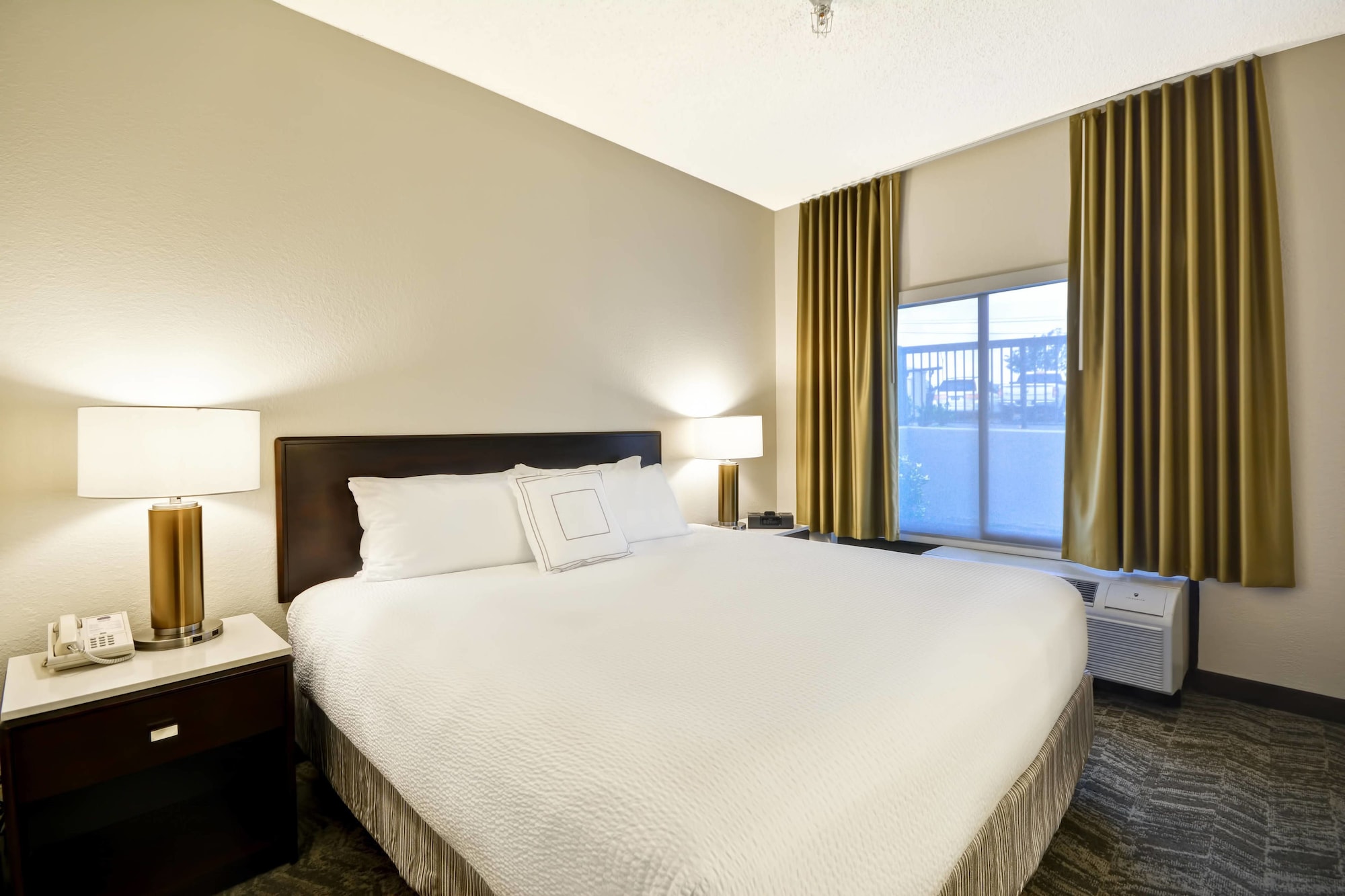 SUITE, KING BED, SOFA