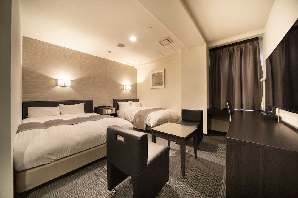 DELUXE, TWIN BEDS, SMOKING