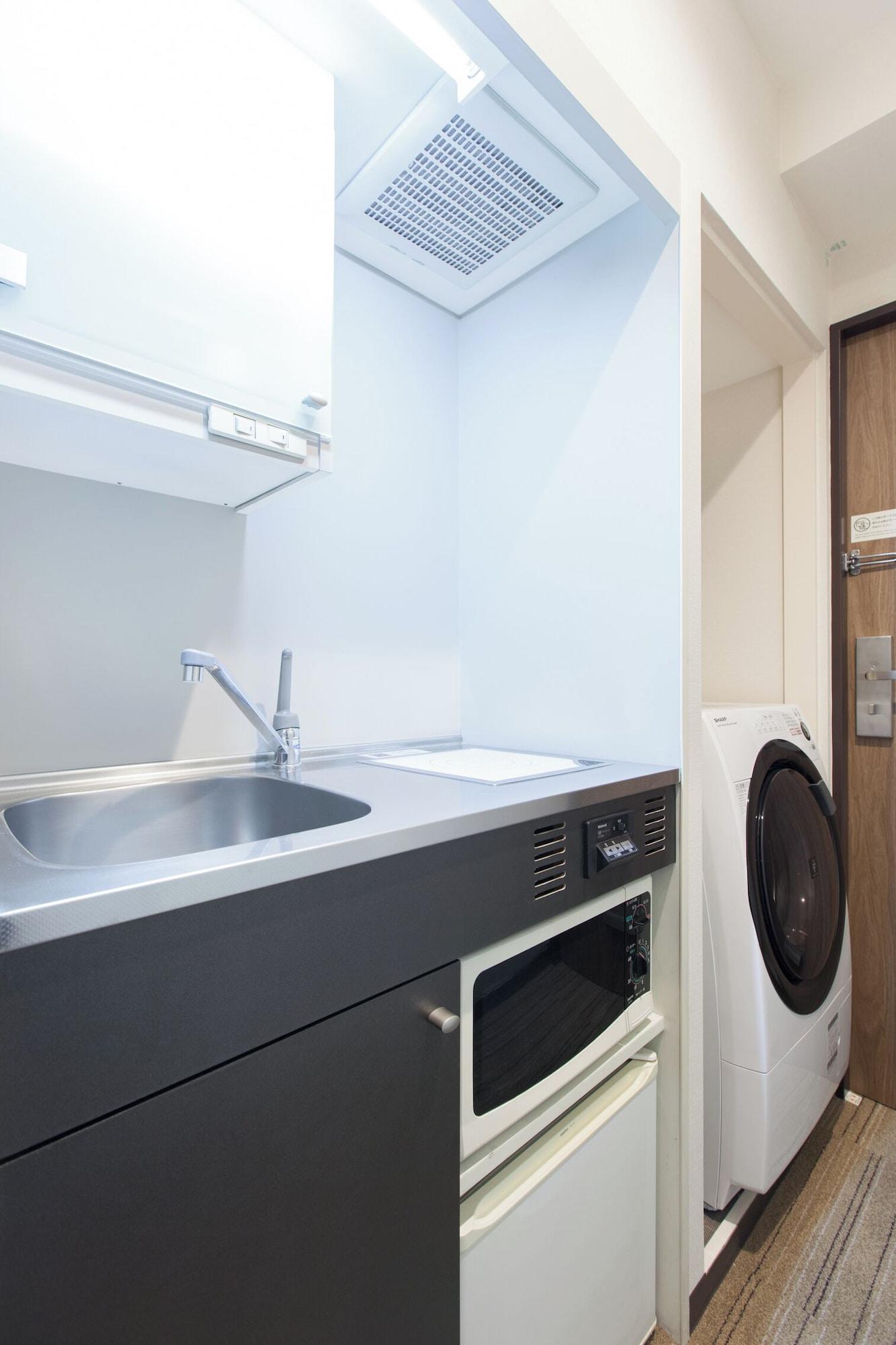 Comfort, Double Bed, Laundry, Kitchenette، TOKYU STAY YOGA 4/4