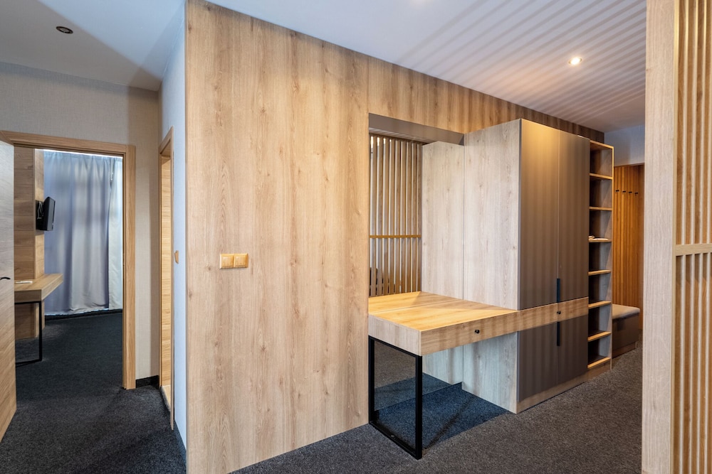 Avenue Hotel 32/50