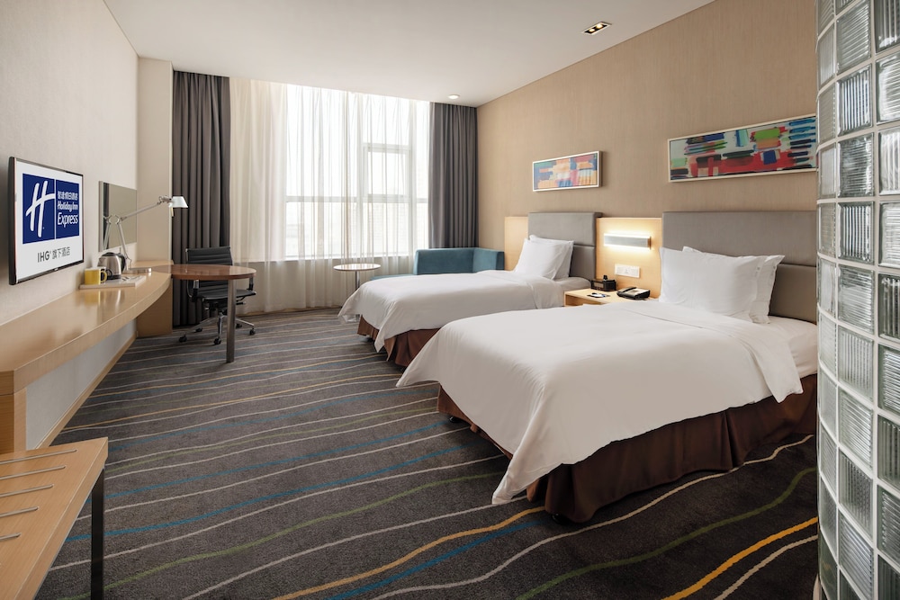 Holiday Inn Express Luoyang City Center 31/72