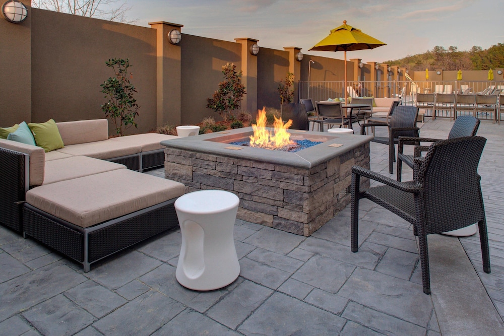 Courtyard By Marriott Atlanta Kennesaw 27/35