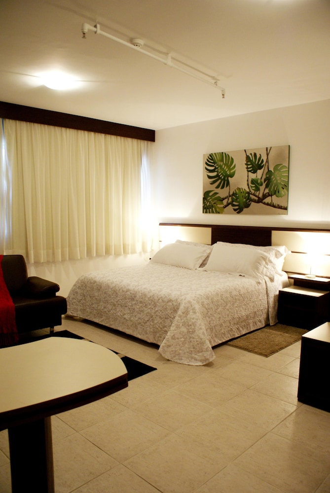 Mondrian Suite Hotel 22/82