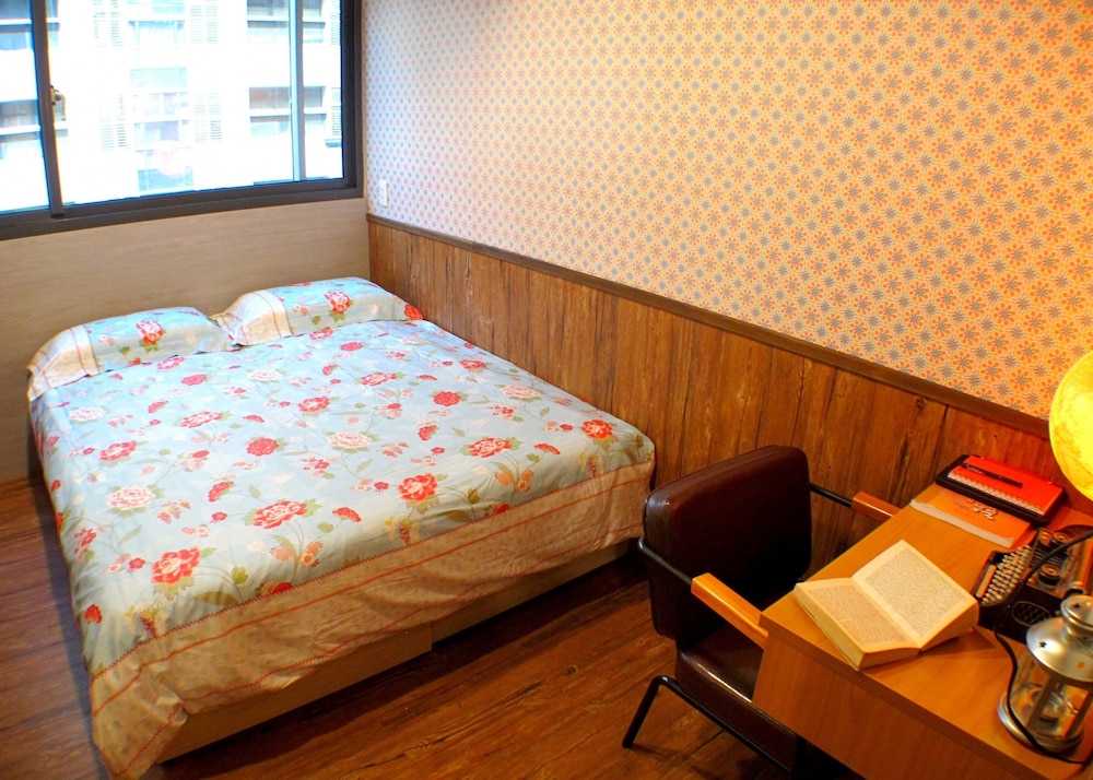 STANDARD, DOUBLE BED, SHARED BATHROOM