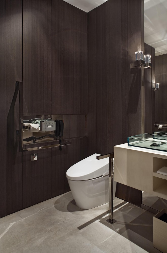 Park Hyatt Shanghai 66/68