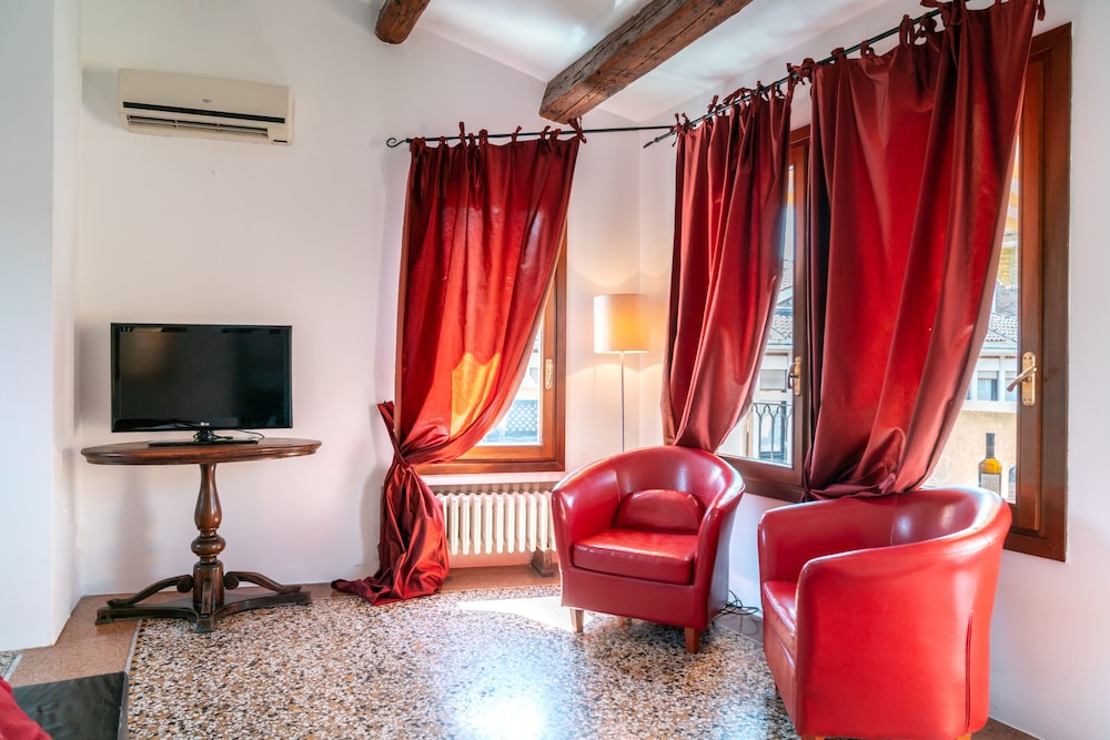 Palazzo San Luca 55/83