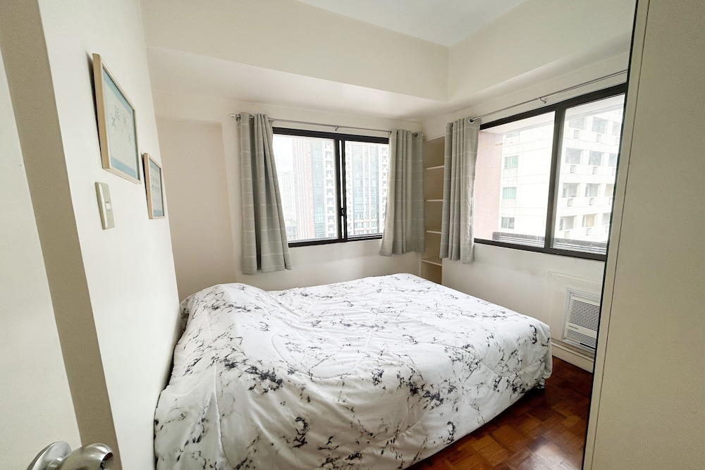 Sunette Tower Suites Makati City Center 24/75