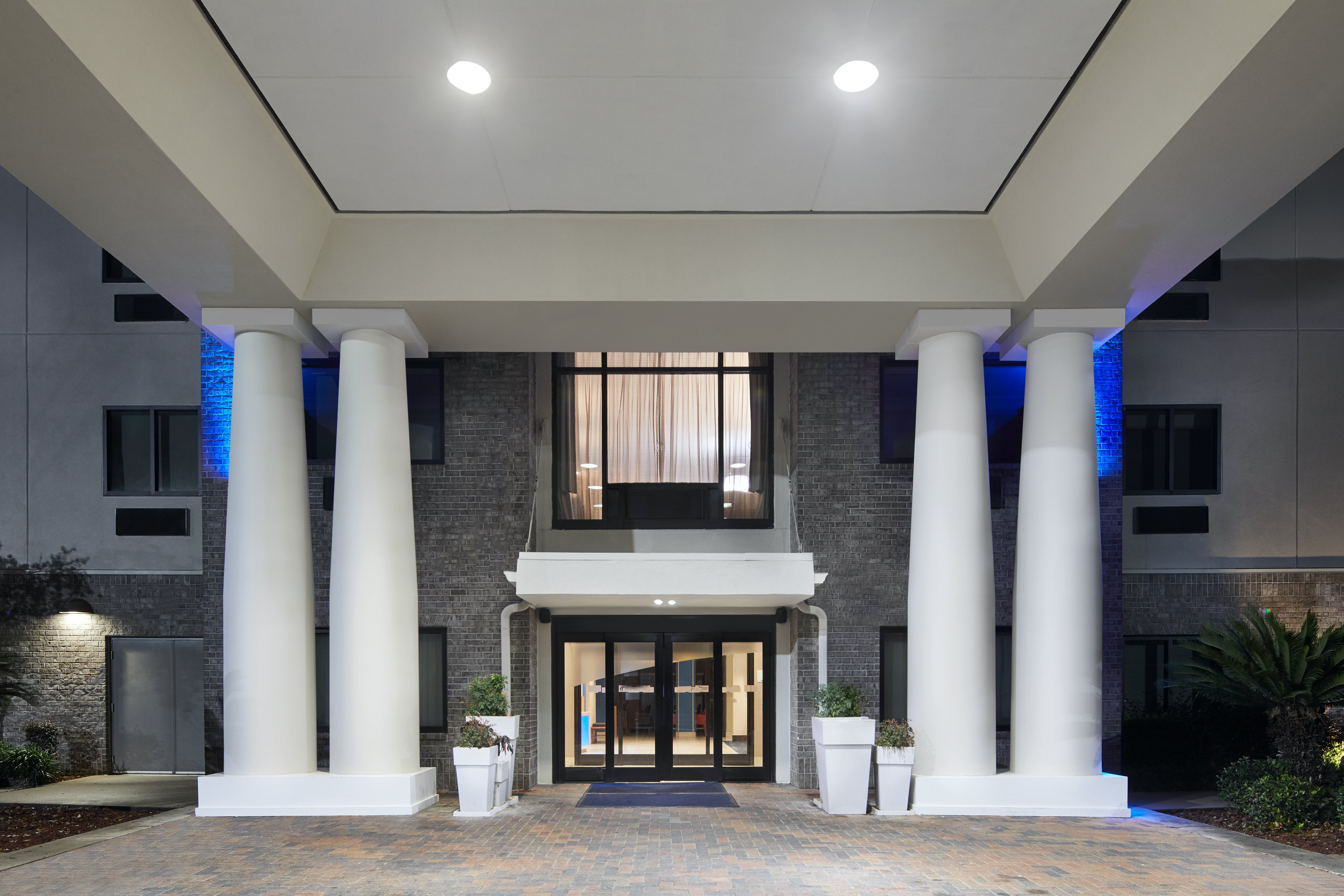 Holiday Inn Express Hotel and Suites Pensacola West-Navy Base 4/48