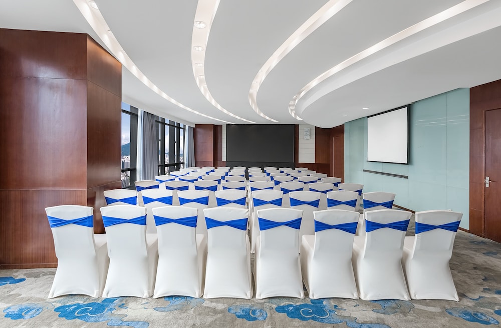 Huaqiang Plaza Hotel 40/42