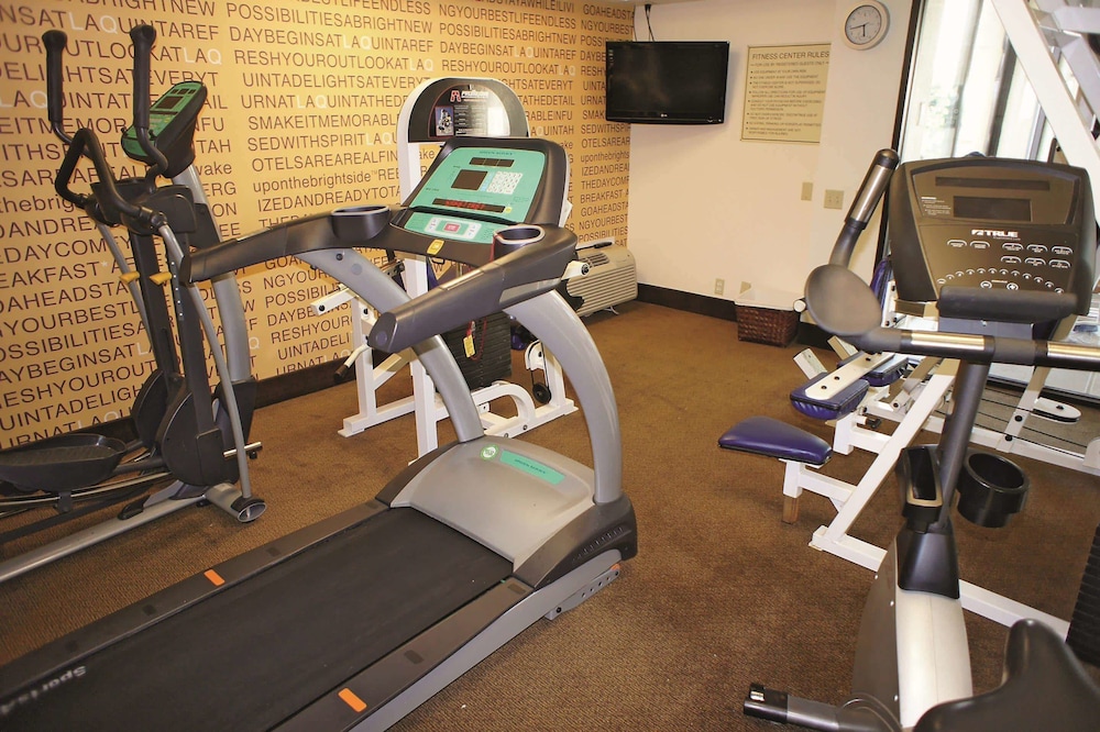 La Quinta Inn & Suites by Wyndham Virginia Beach 32/46