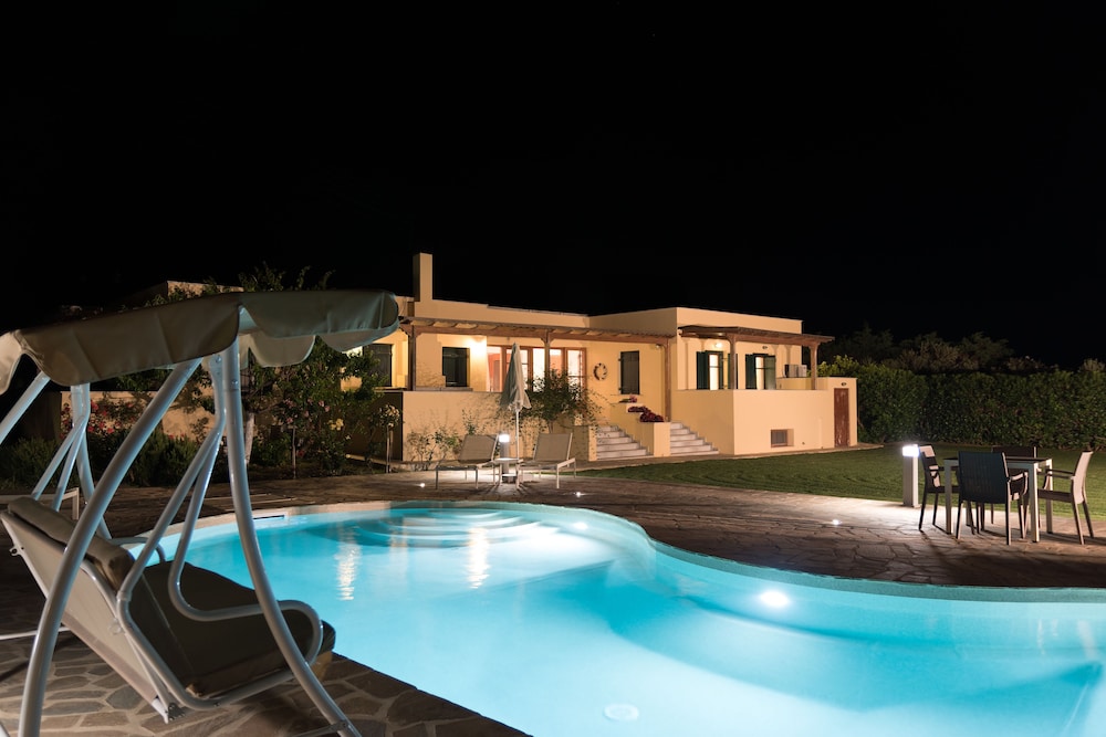 Naxos Cottage 45/50