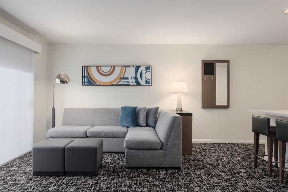 Hyatt House Cypress Anaheim 43/72