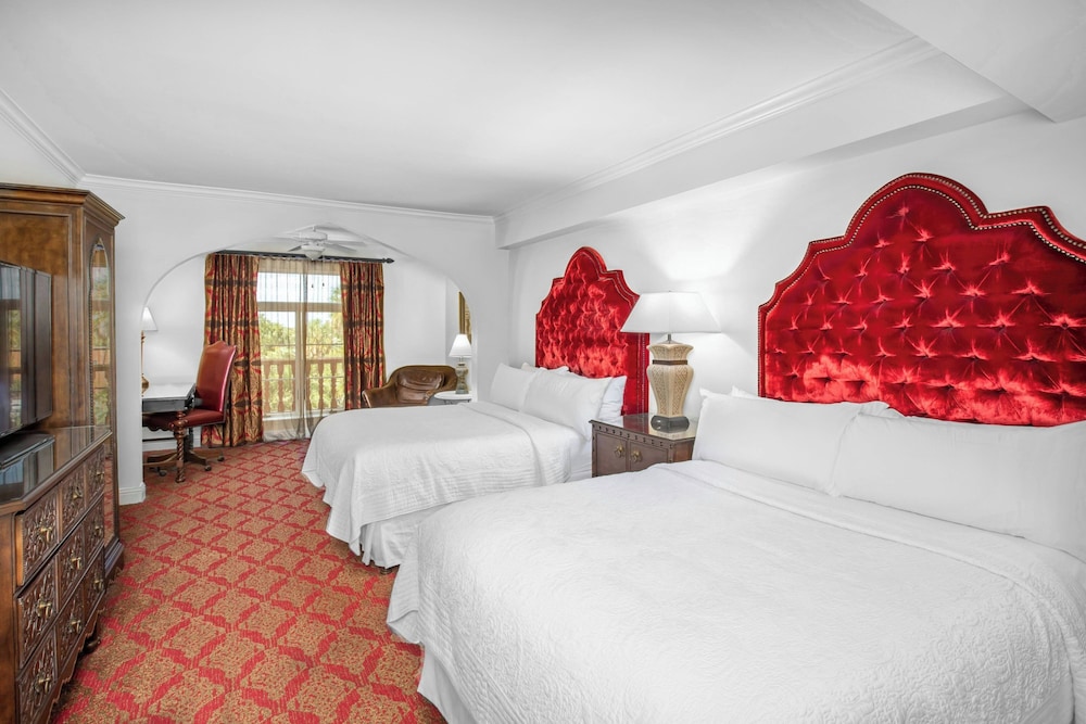 PREMIUM, 2 QUEEN BEDS