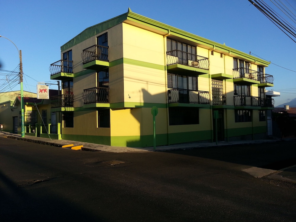 La Guaria Inn And Suites Hotel 8/65