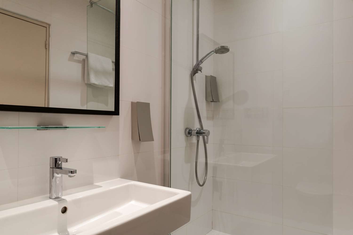 Best Western Hotel Acadie Paris Nord Villepinte 25/25