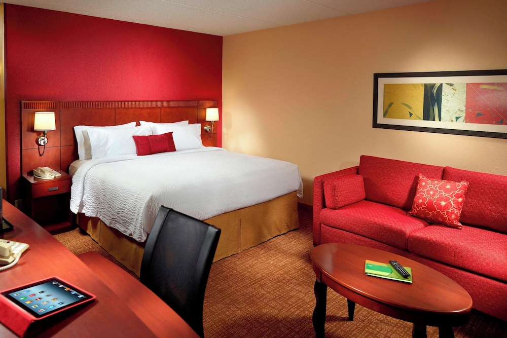 غرفة بسرير كينج مع أريكة لذوي الإعاقة، Courtyard By Marriott Columbus 7/10