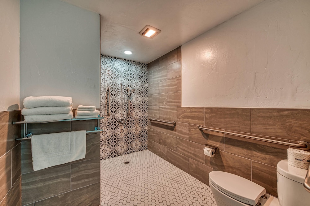 Casa Via Mar Inn, an Ascend Collection Hotel 57/85