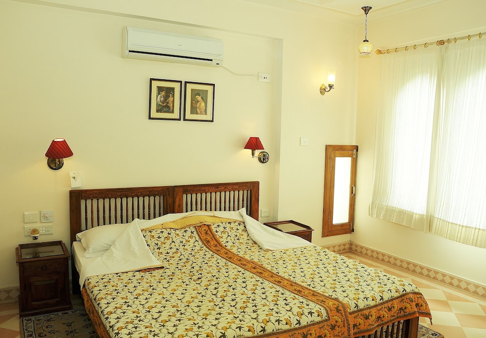 Om Niwas Suite Hotel 13/67