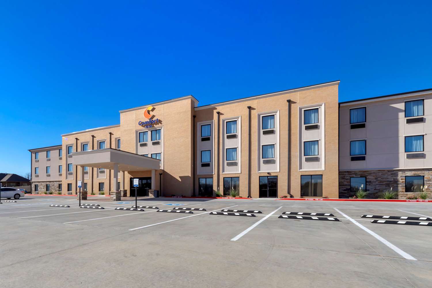 Comfort Inn and Suites Harrah 18/23