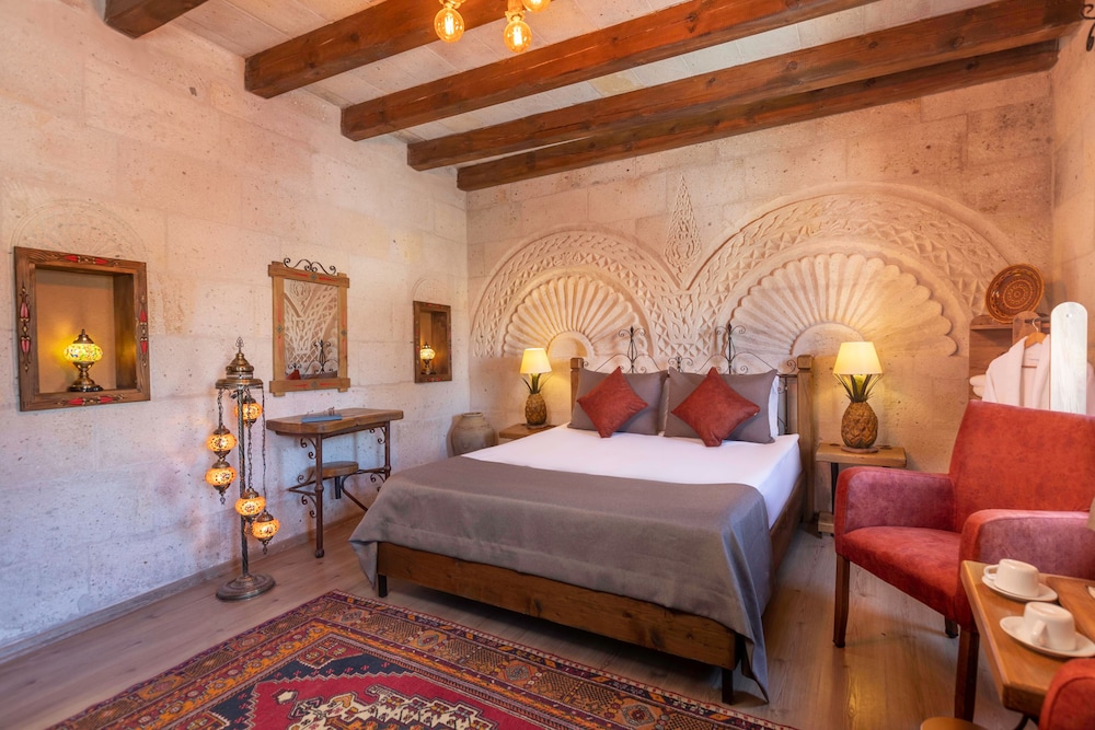 Maron Stone House 12/50