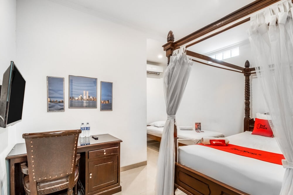 RedDoorz Plus near Lempuyangan Station 4 20/42